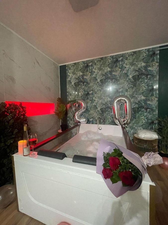 Jacuzzi Apartment Baia Mare Exteriör bild